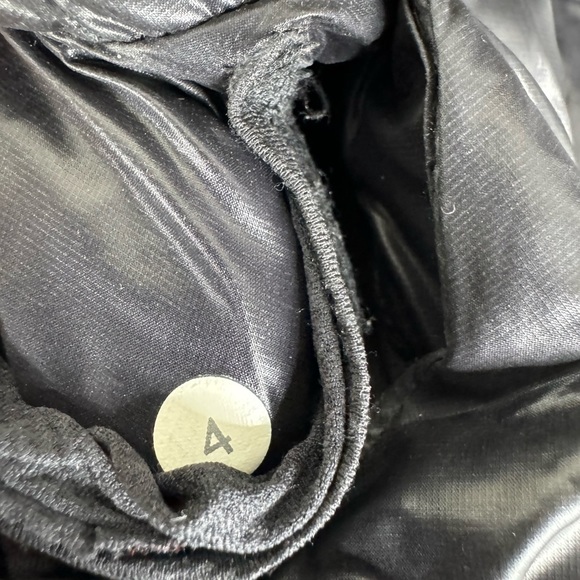 Lululemon Fluffin Awesome Vest Size 4 Shiny Full Zip High Neck Pockets Black - Picture 13 of 15